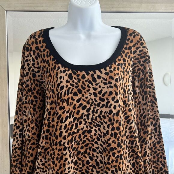 CAROLYN TAYLOR Cheetah Print Sweater      Size 1X. - Picture 2 of 7